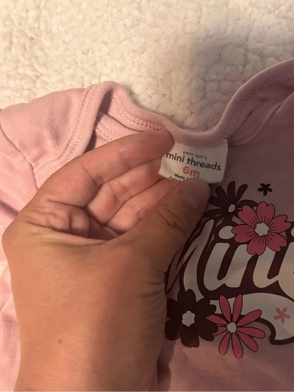 Pink Short-Sleeve Baby One-Piece Bodysuit with 'Mama's Mini' Floral Graphic